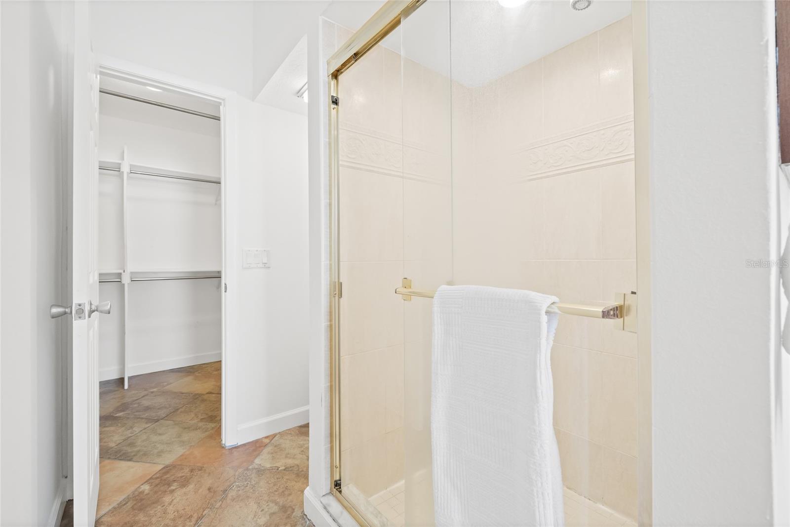 Image 23 of 45 For 10907 Winter Oak Place