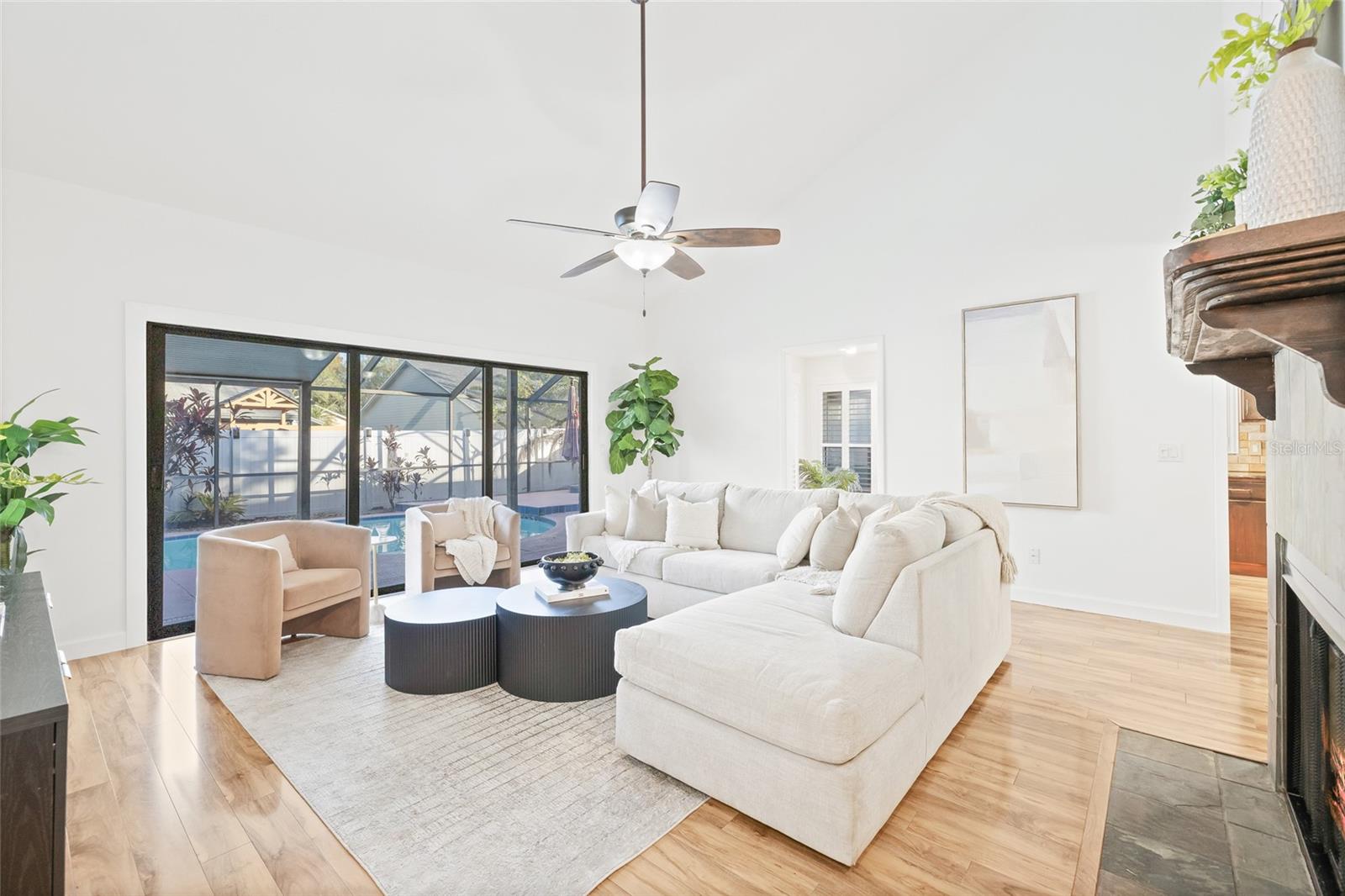 Image 8 of 45 For 10907 Winter Oak Place