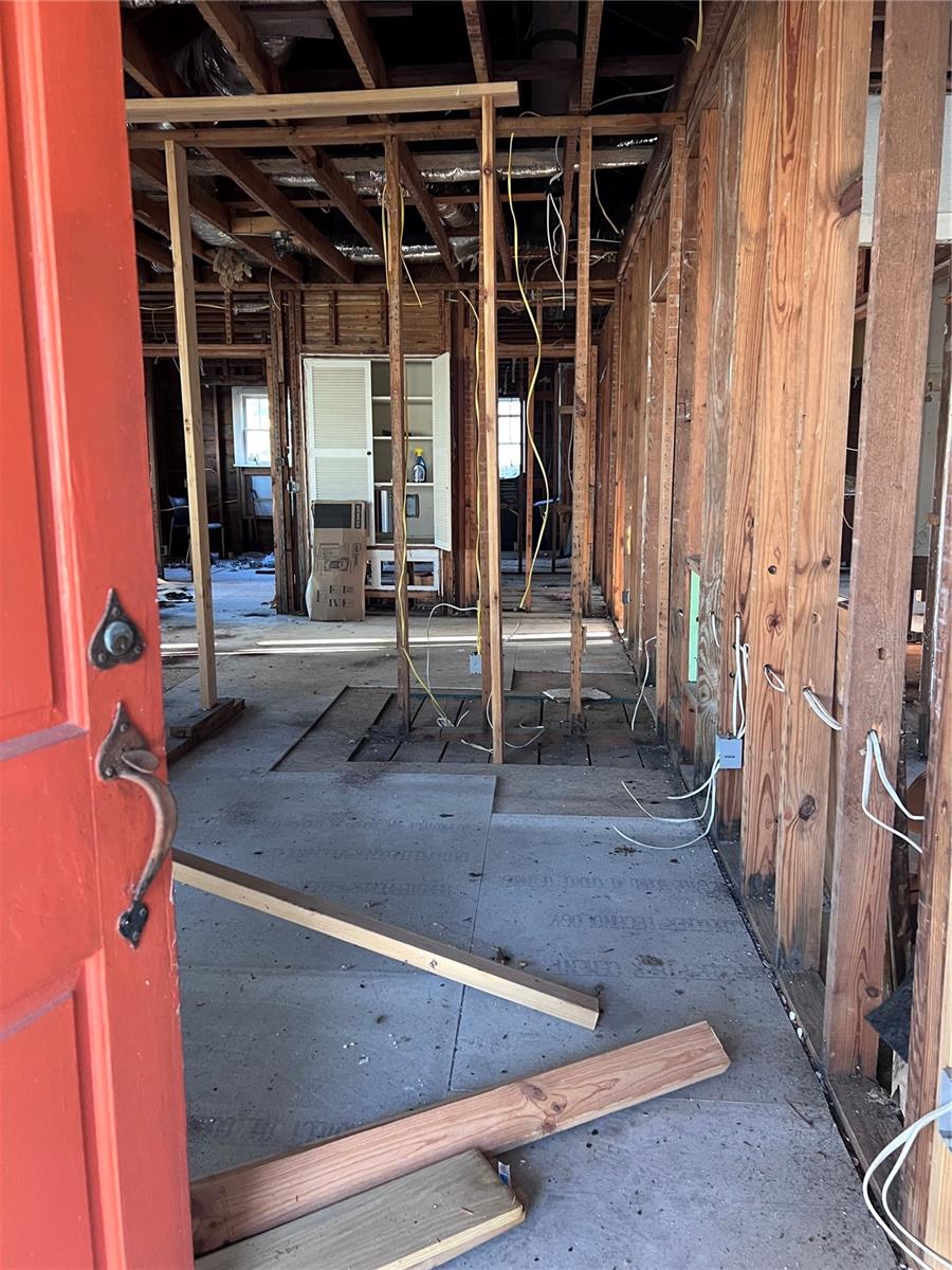 Image 14 of 35 For 1892 Nevada Avenue Ne