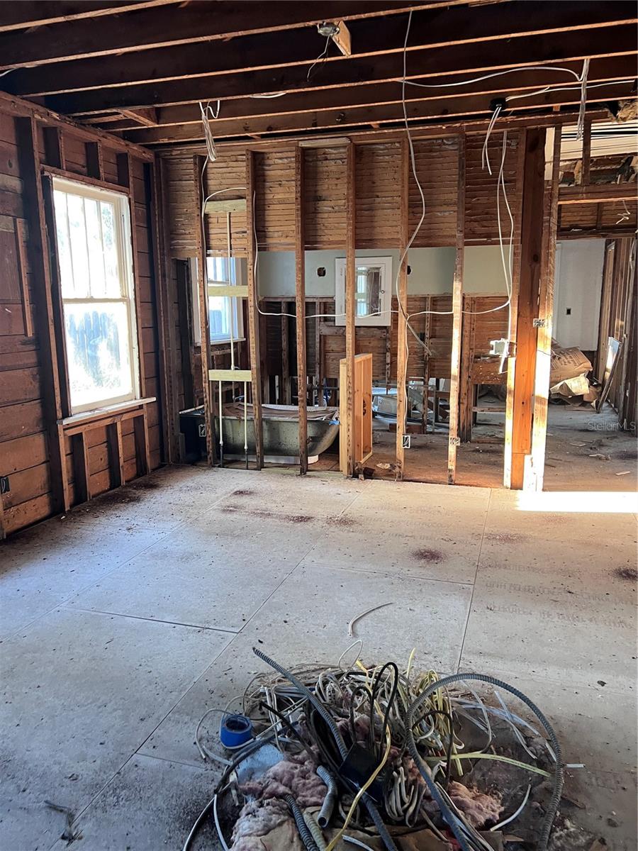 Image 15 of 35 For 1892 Nevada Avenue Ne