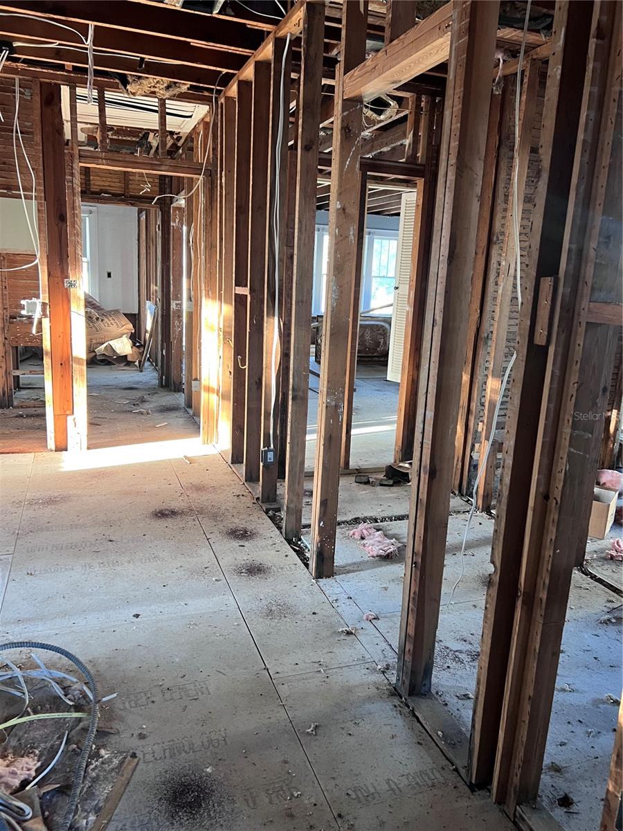 Image 16 of 35 For 1892 Nevada Avenue Ne