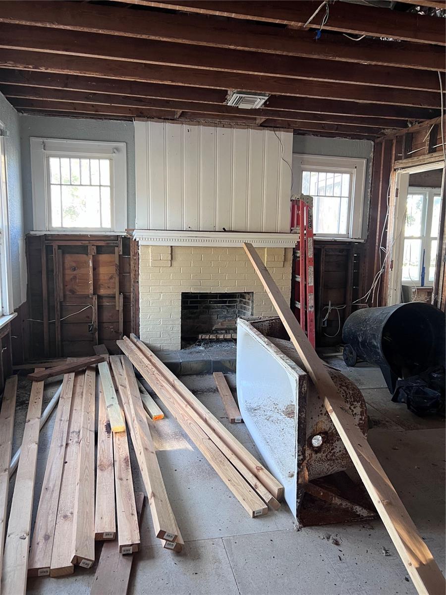 Image 17 of 35 For 1892 Nevada Avenue Ne