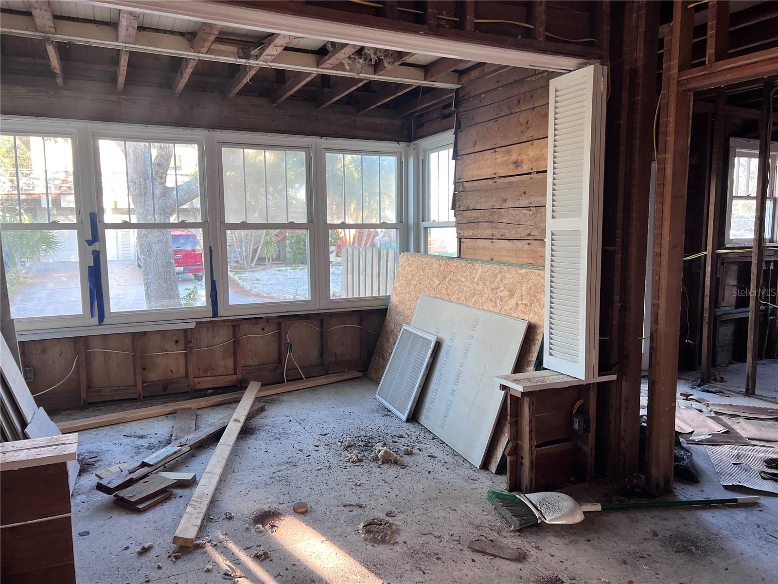 Image 20 of 35 For 1892 Nevada Avenue Ne