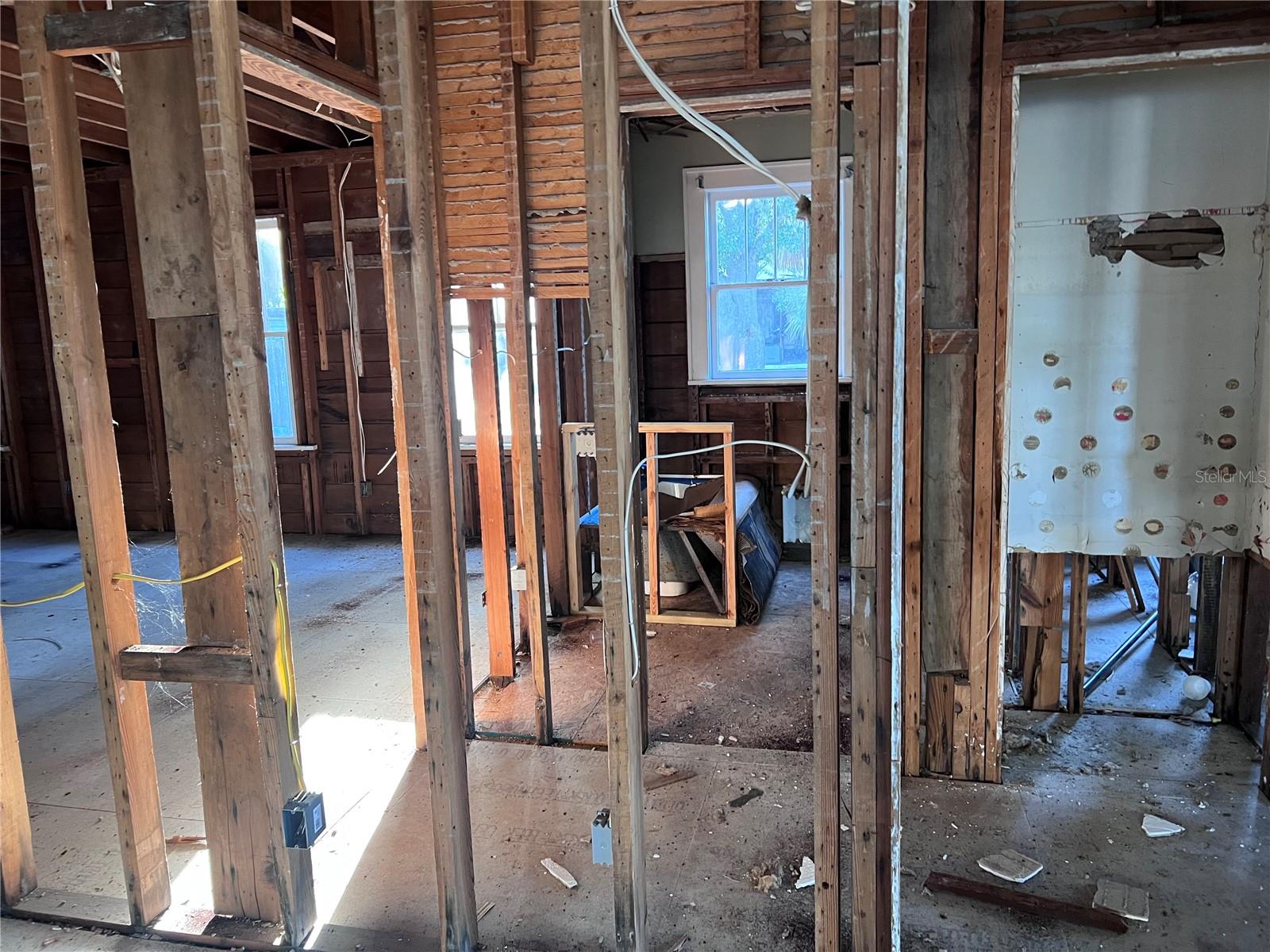 Image 21 of 35 For 1892 Nevada Avenue Ne