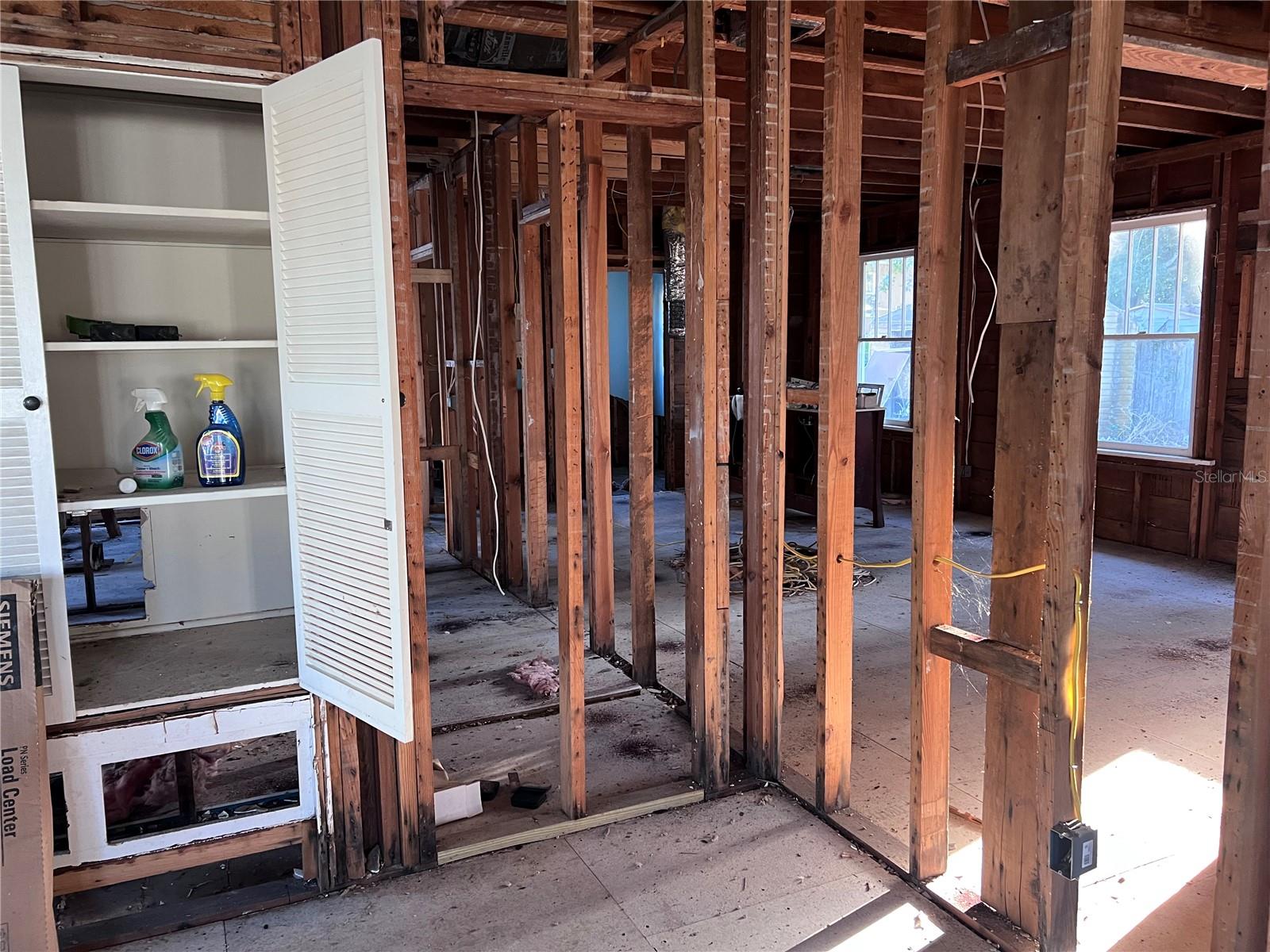 Image 22 of 35 For 1892 Nevada Avenue Ne