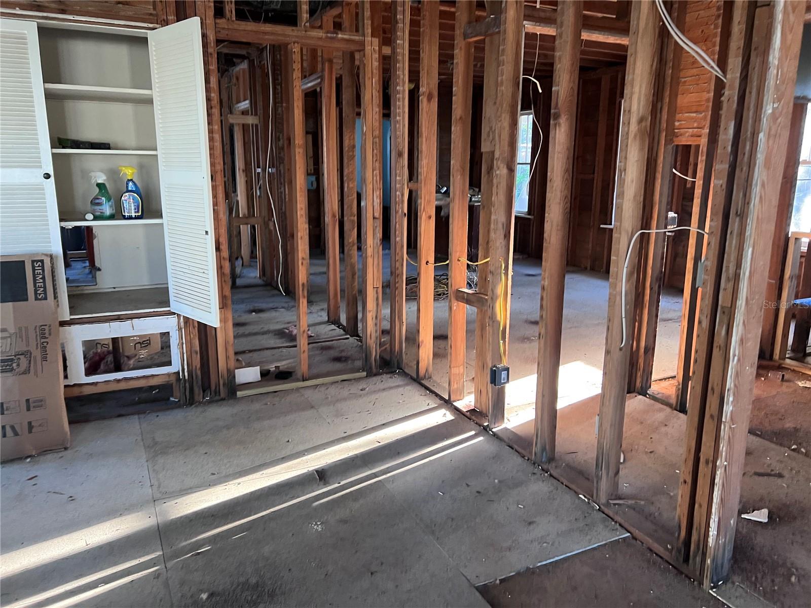 Image 23 of 35 For 1892 Nevada Avenue Ne