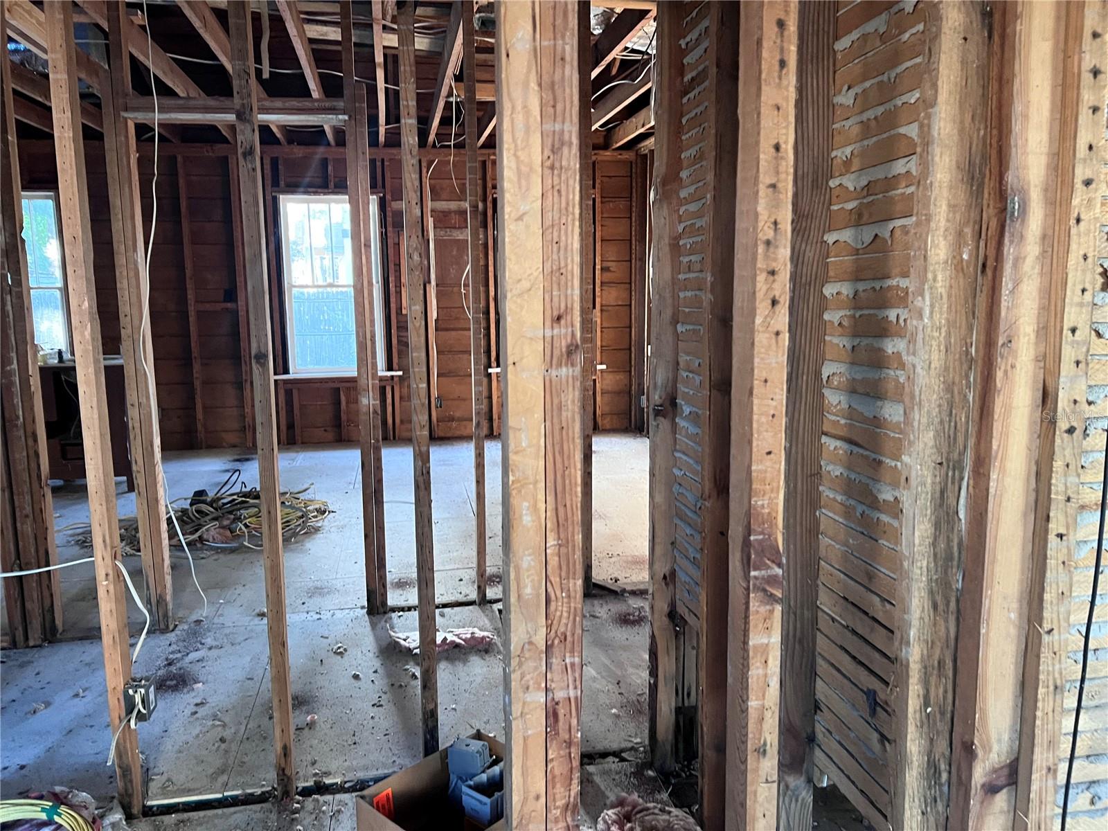 Image 24 of 35 For 1892 Nevada Avenue Ne