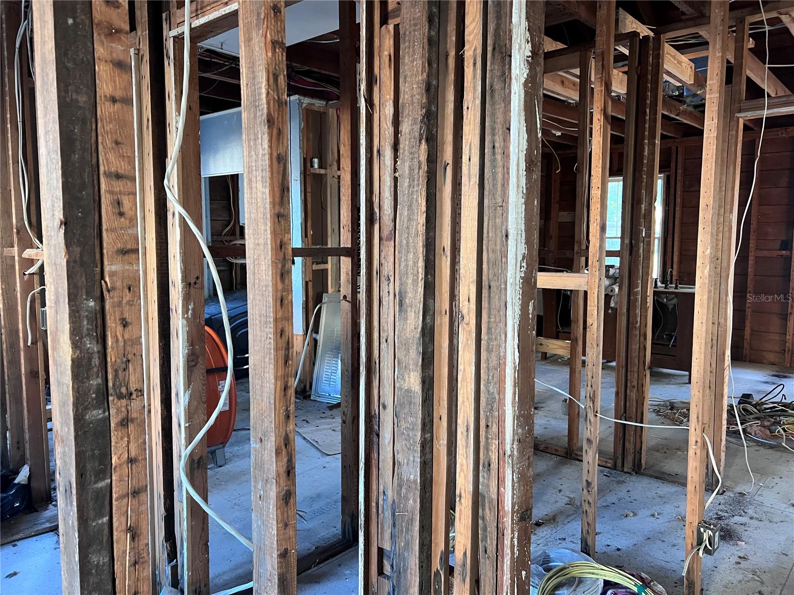 Image 25 of 35 For 1892 Nevada Avenue Ne