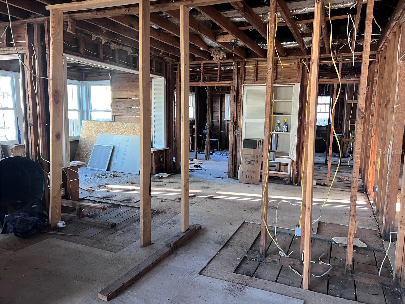 Image 26 of 35 For 1892 Nevada Avenue Ne