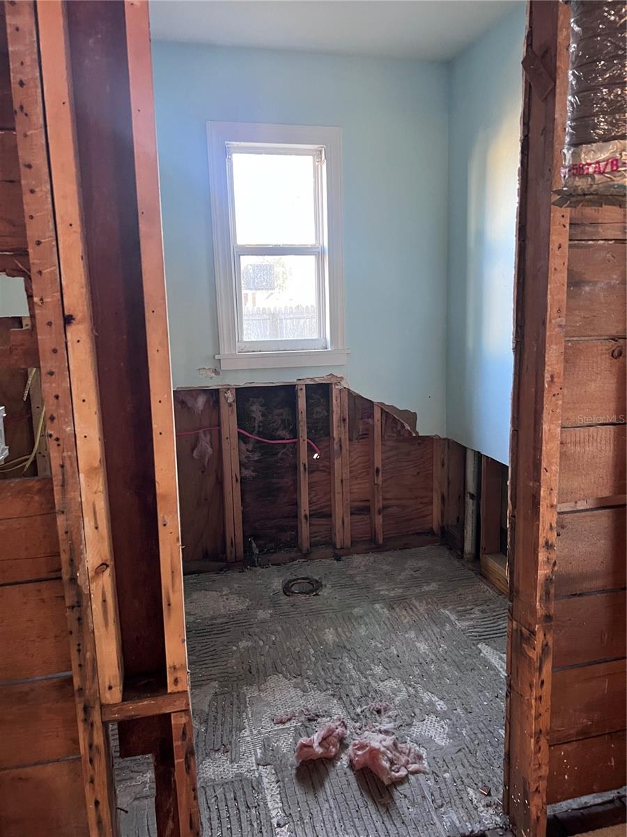 Image 28 of 35 For 1892 Nevada Avenue Ne