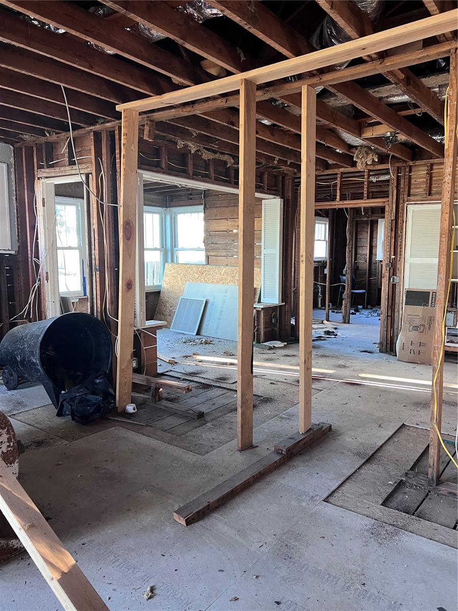 Image 31 of 35 For 1892 Nevada Avenue Ne