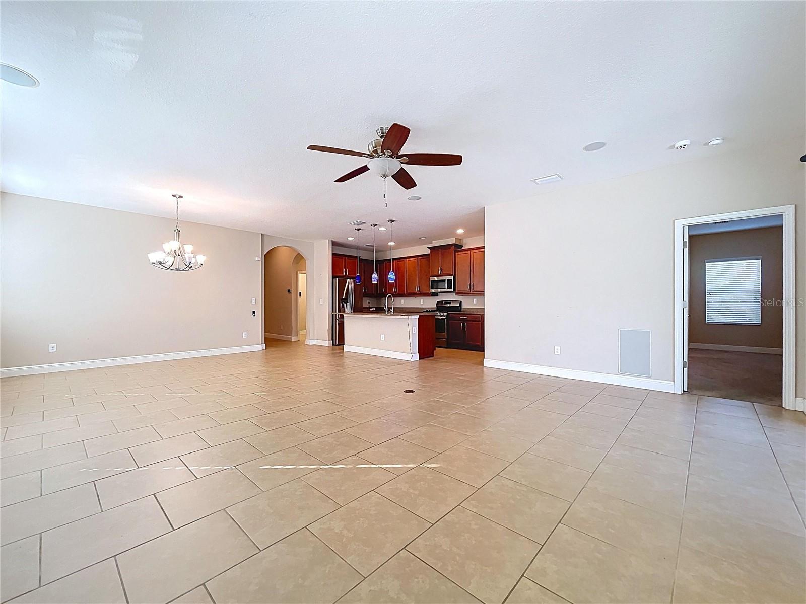 Listing photo id 8 for 6507 Nestall Court