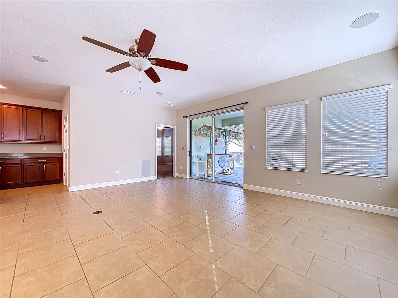 Listing photo id 10 for 6507 Nestall Court