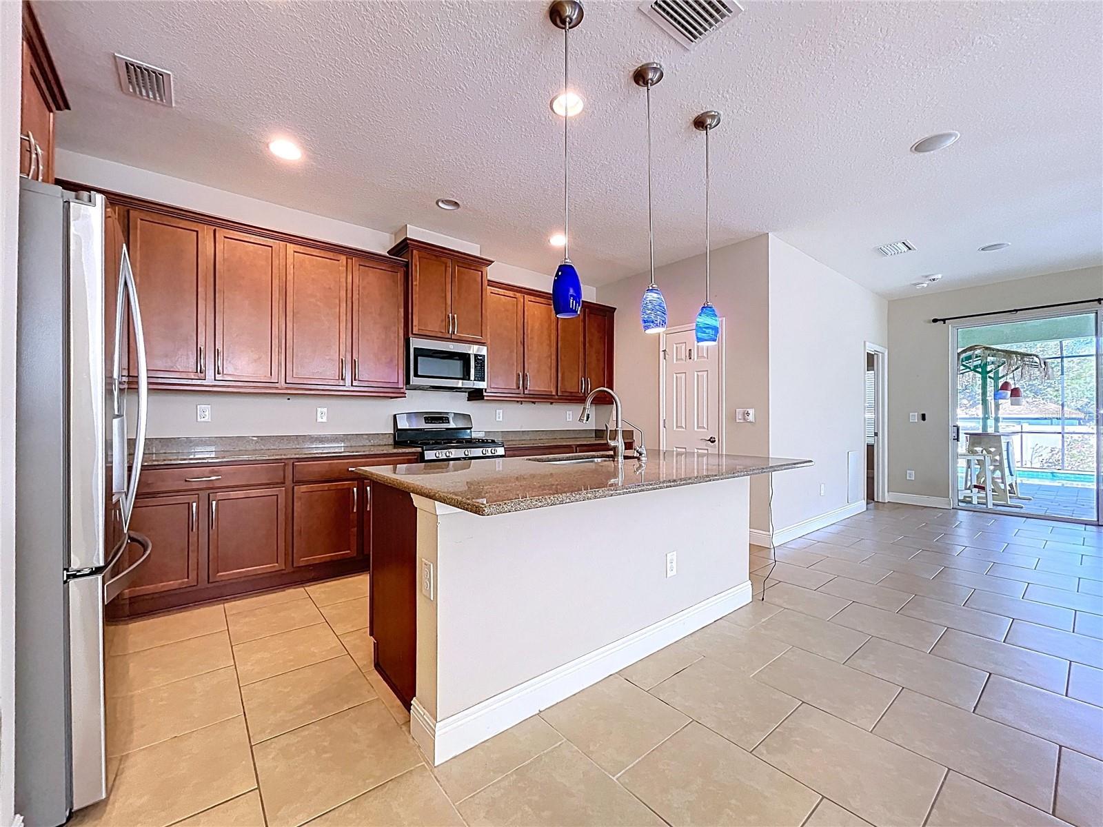 Listing photo id 13 for 6507 Nestall Court