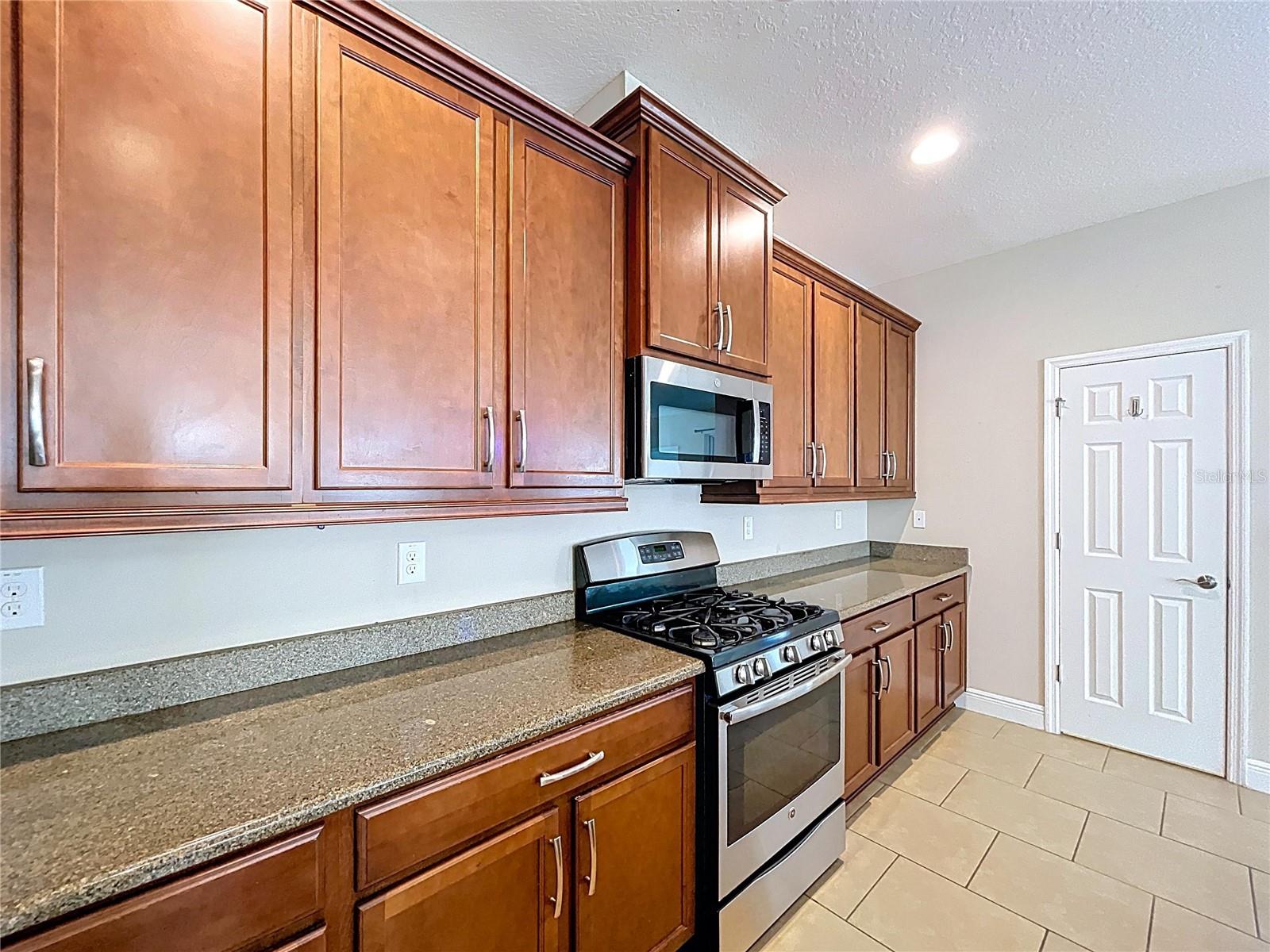 Listing photo id 15 for 6507 Nestall Court