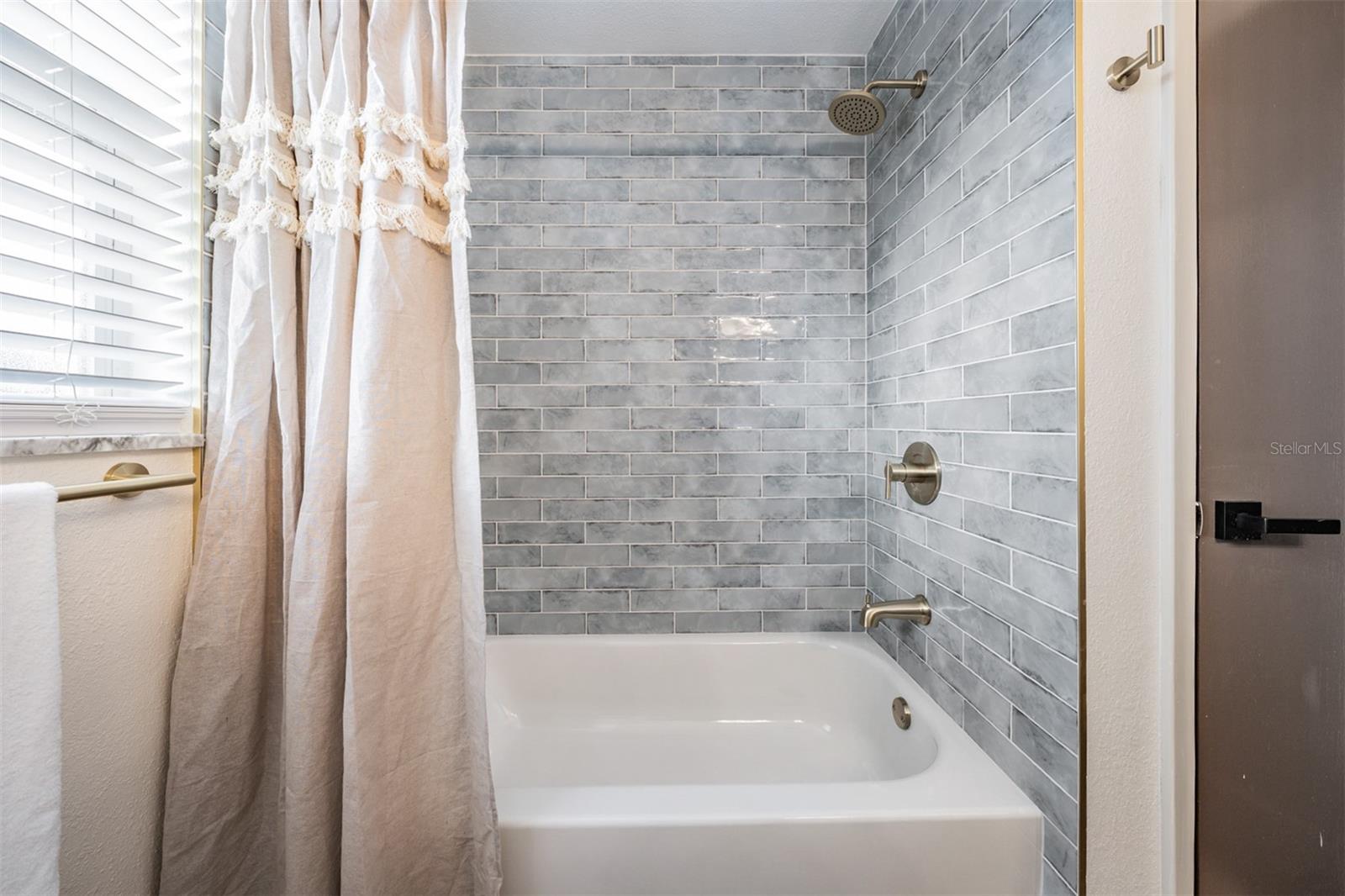 Image 12 of 23 For 1275 Edenville Avenue