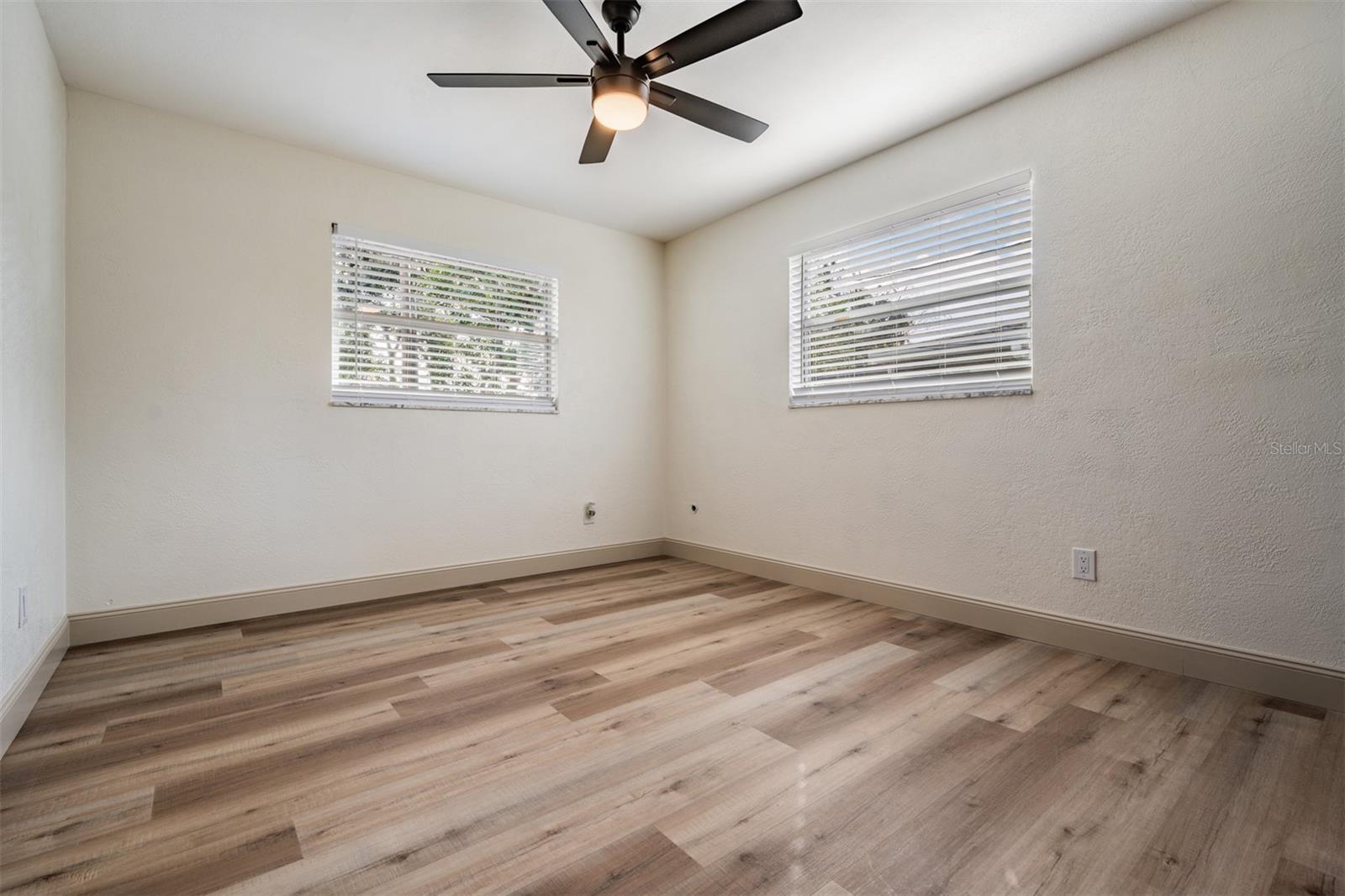 Image 17 of 23 For 1275 Edenville Avenue