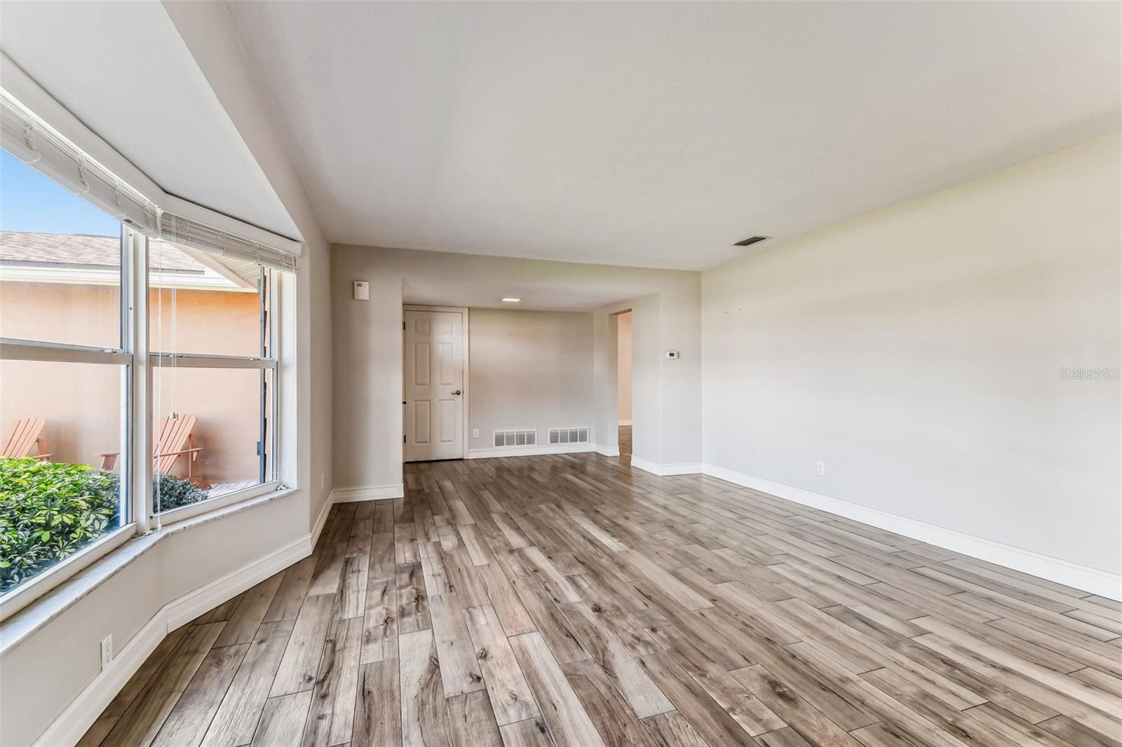 Image 14 of 91 For 13948 Brewster Drive