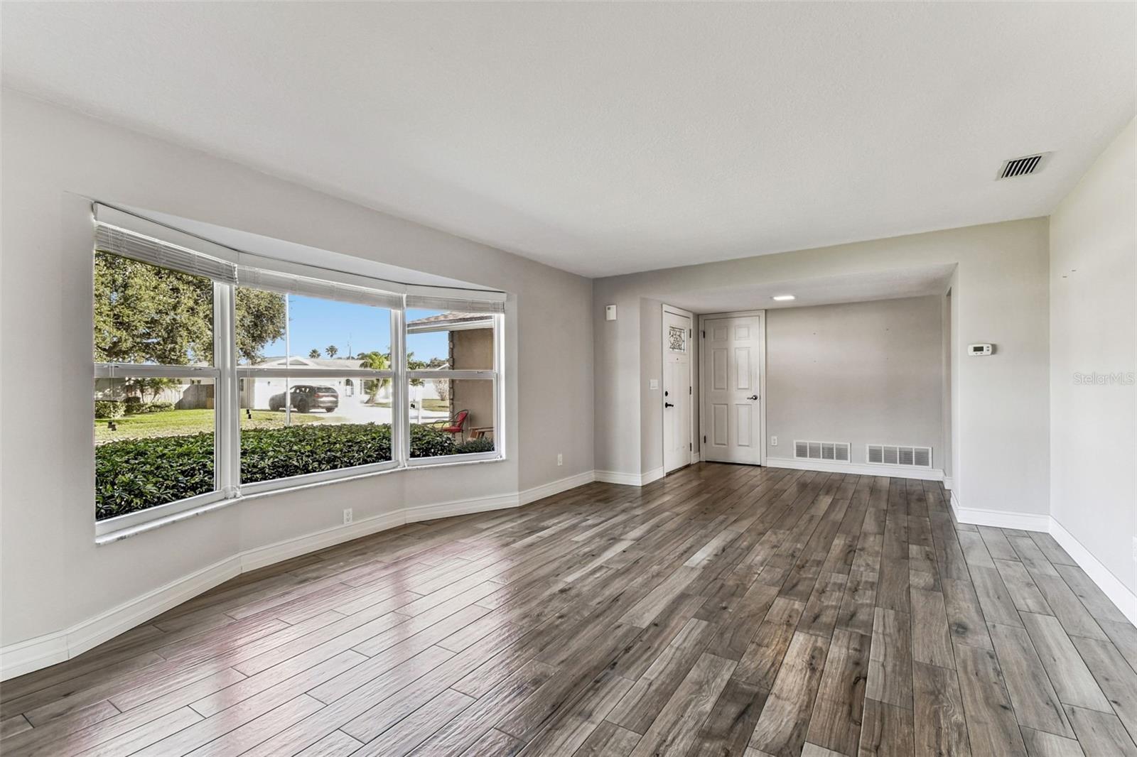 Image 15 of 91 For 13948 Brewster Drive