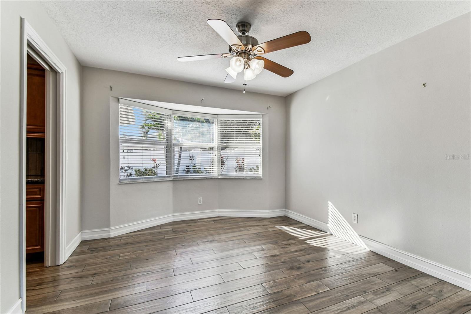 Image 16 of 91 For 13948 Brewster Drive