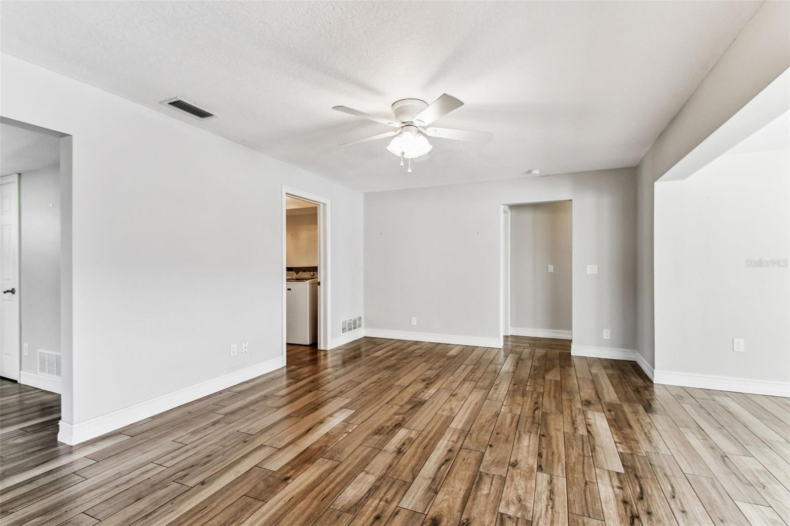 Image 29 of 91 For 13948 Brewster Drive