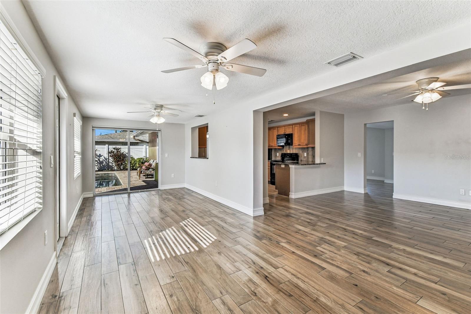 Image 33 of 91 For 13948 Brewster Drive