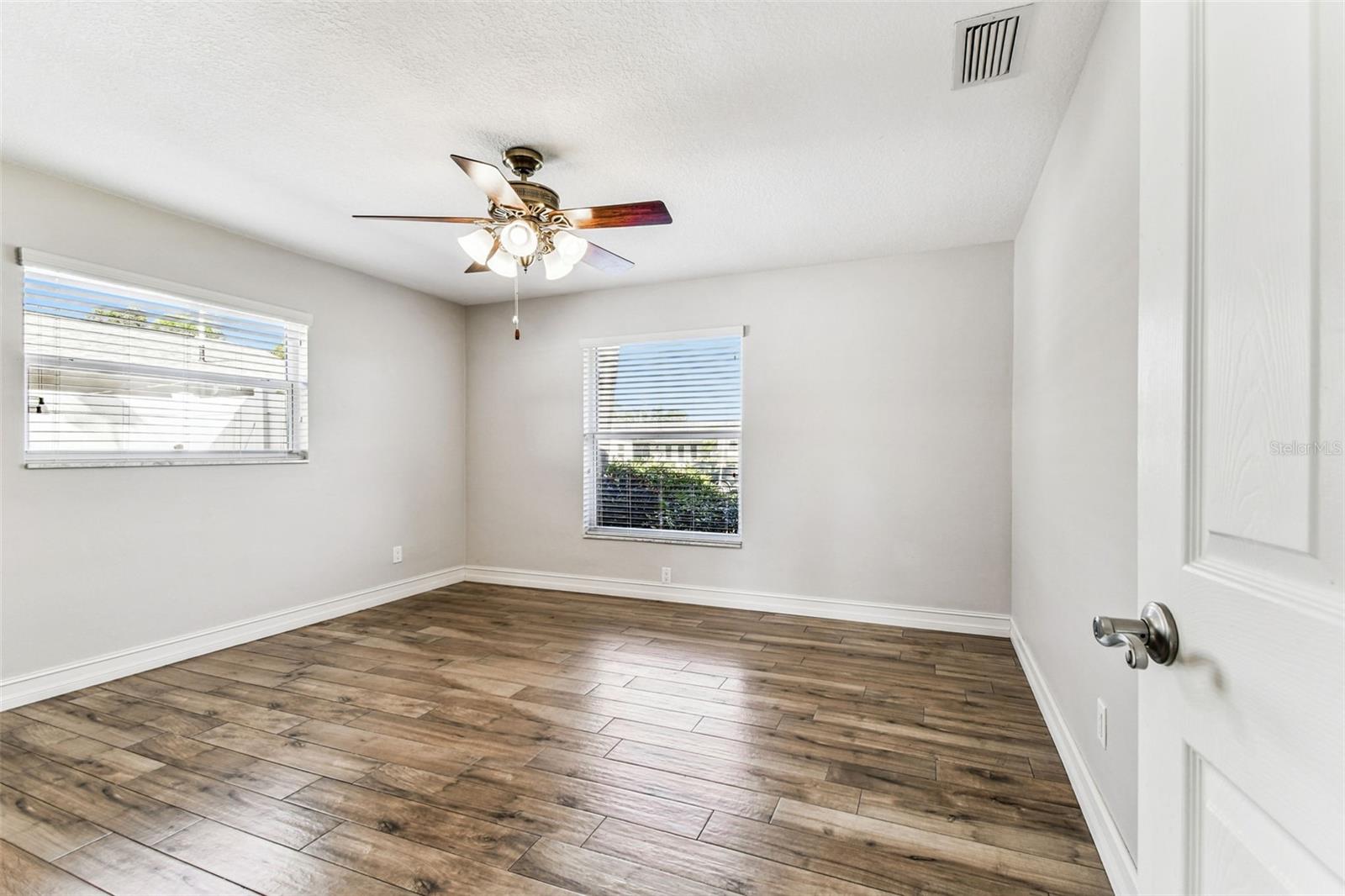 Image 36 of 91 For 13948 Brewster Drive