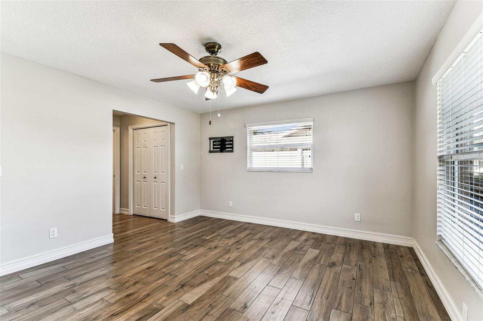 Image 39 of 91 For 13948 Brewster Drive