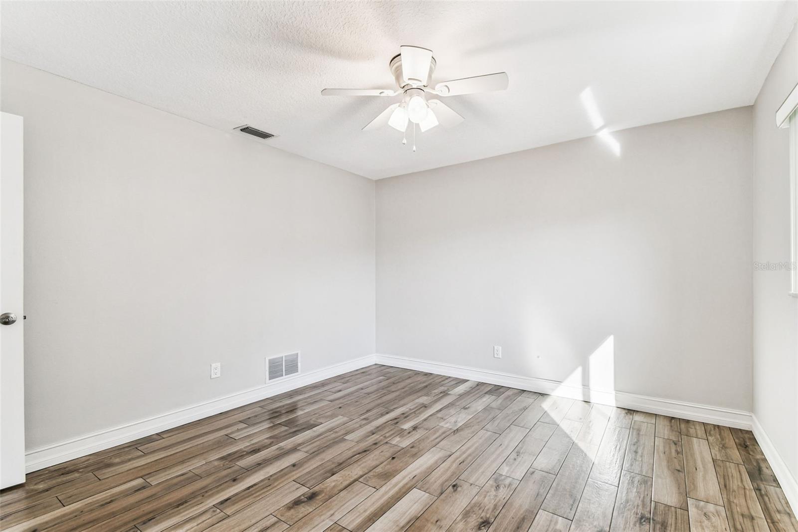 Image 50 of 91 For 13948 Brewster Drive