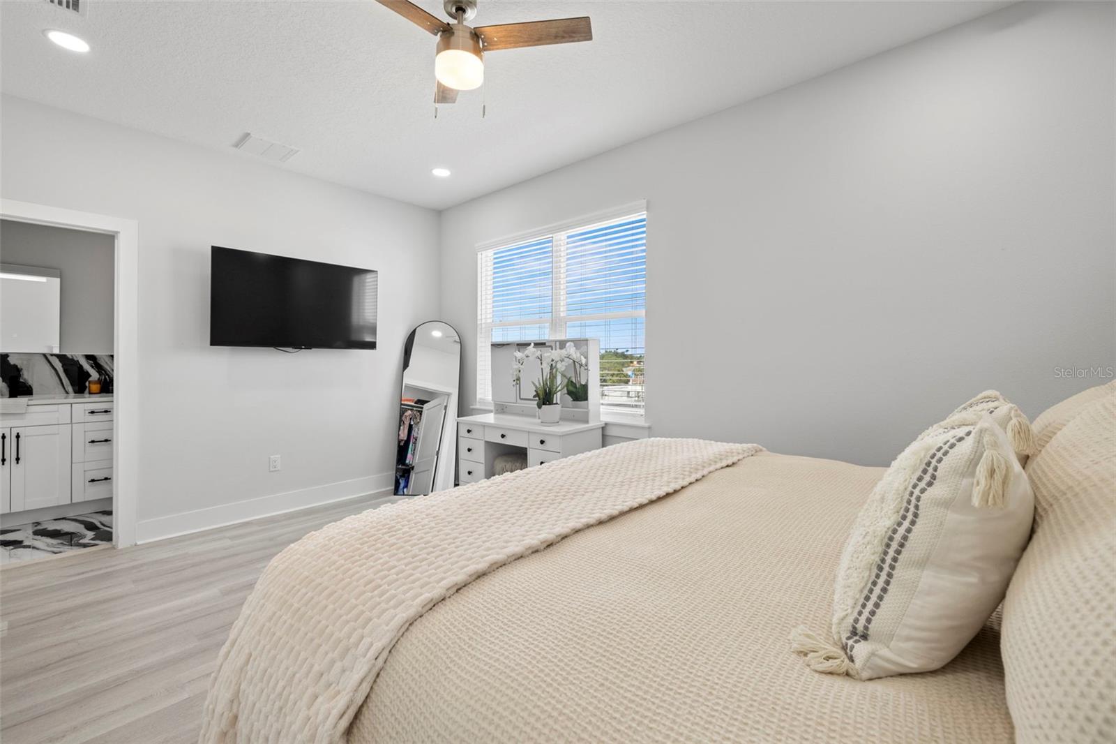 Image 15 of 33 For 4120 North A Street 2