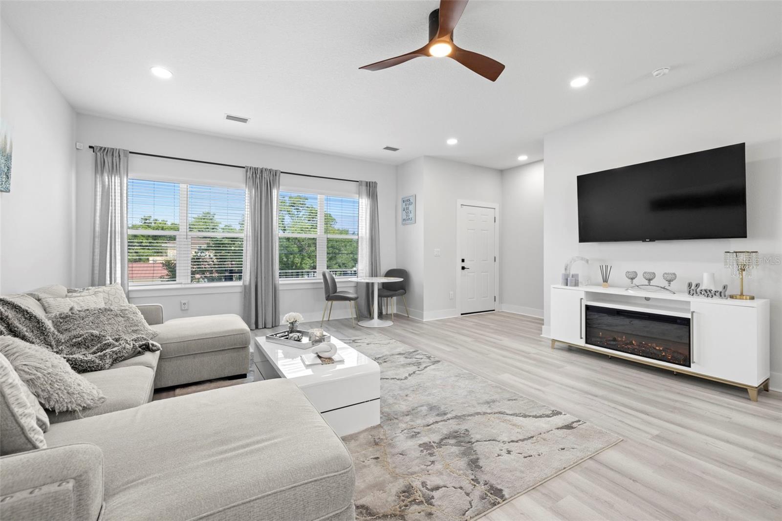 Image 4 of 33 For 4120 North A Street 2