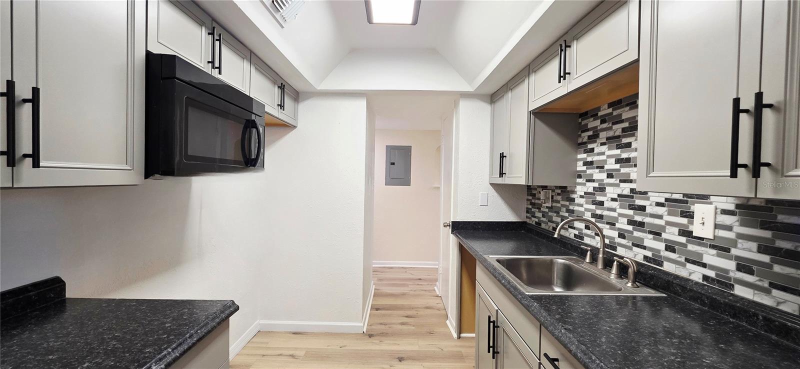 Image 3 of 21 For 3775 40th Lane S L