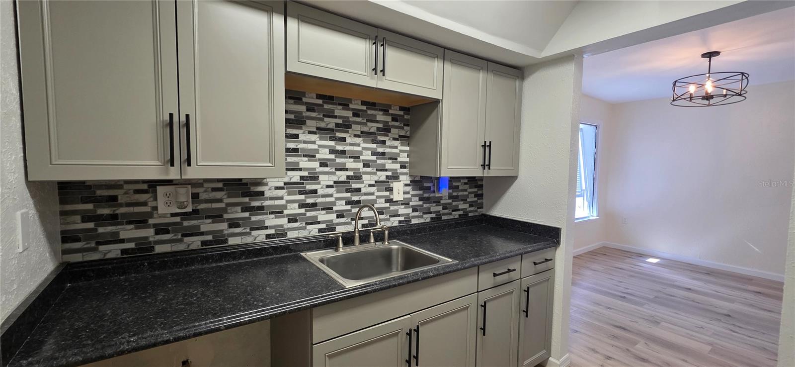 Image 9 of 21 For 3775 40th Lane S L