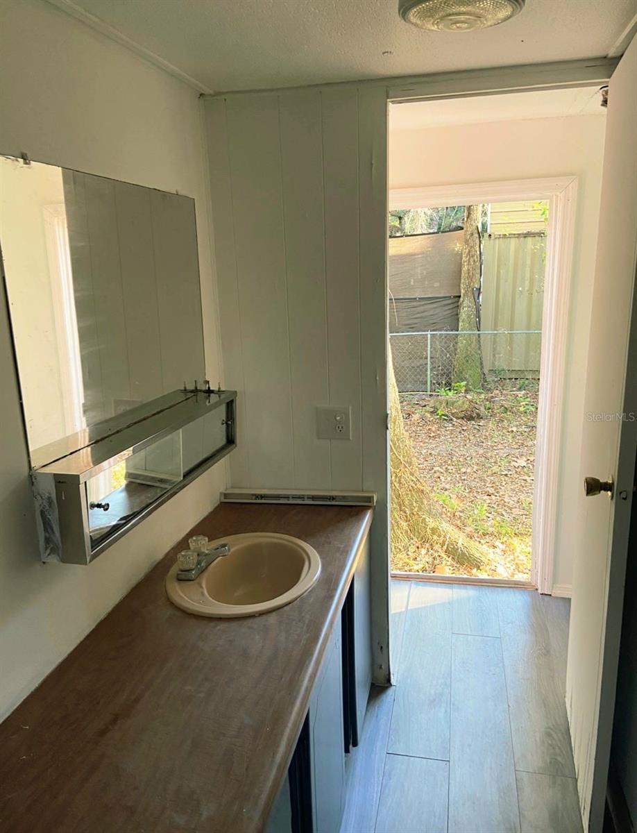 Image 18 of 31 For 358 Tuck  