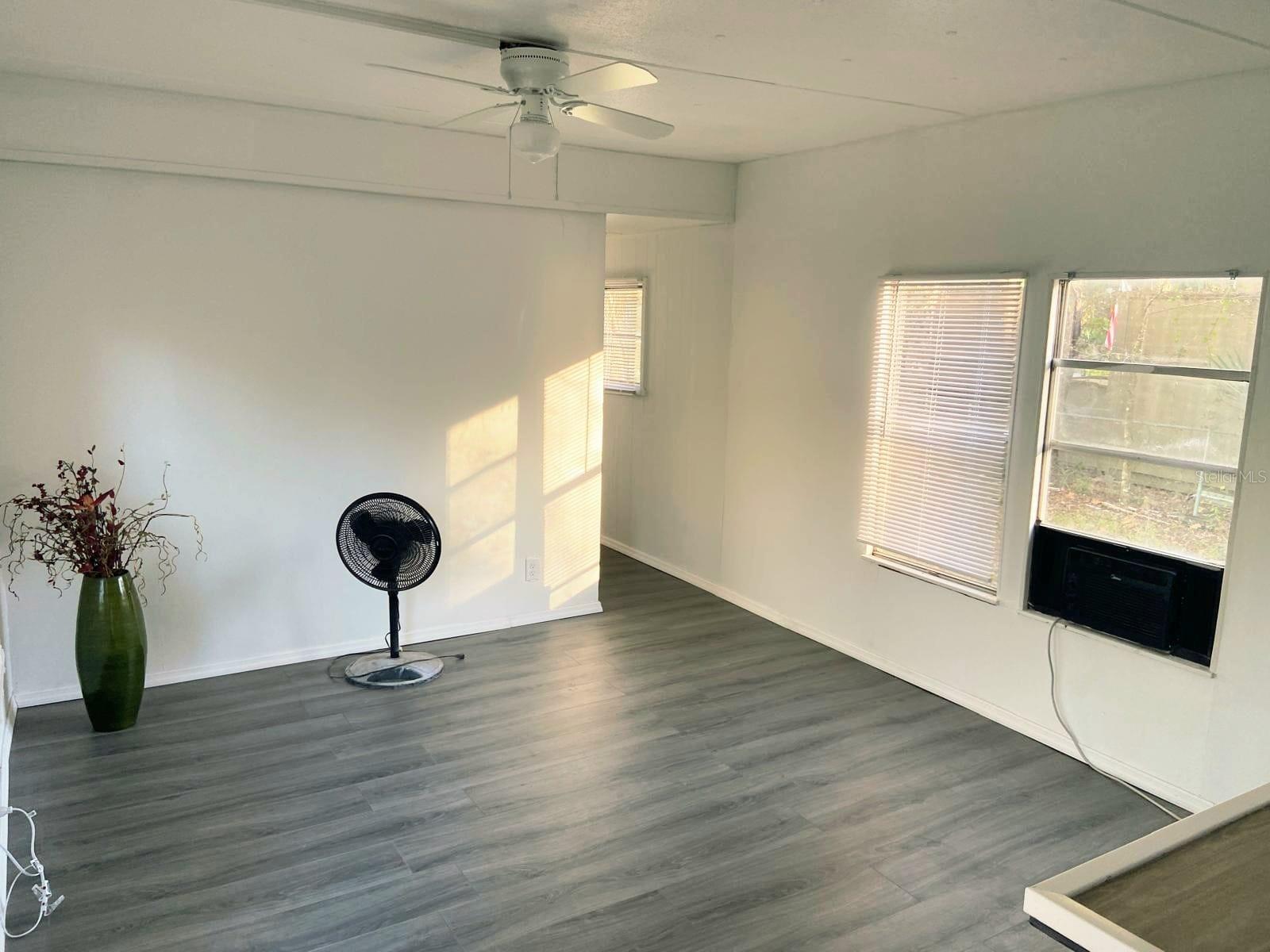 Image 21 of 31 For 358 Tuck  