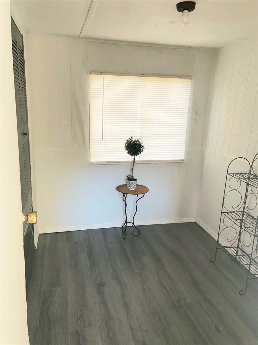 Image 23 of 31 For 358 Tuck  