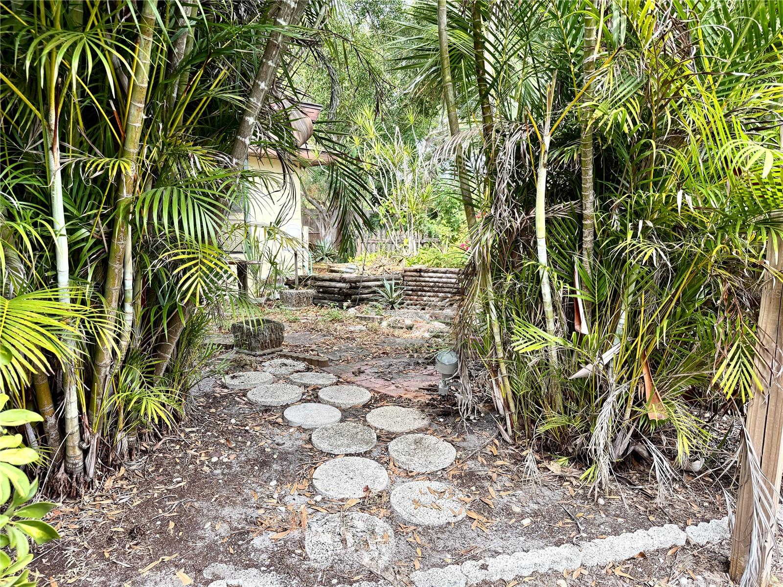 Image 17 of 63 For 161 Dragon Road