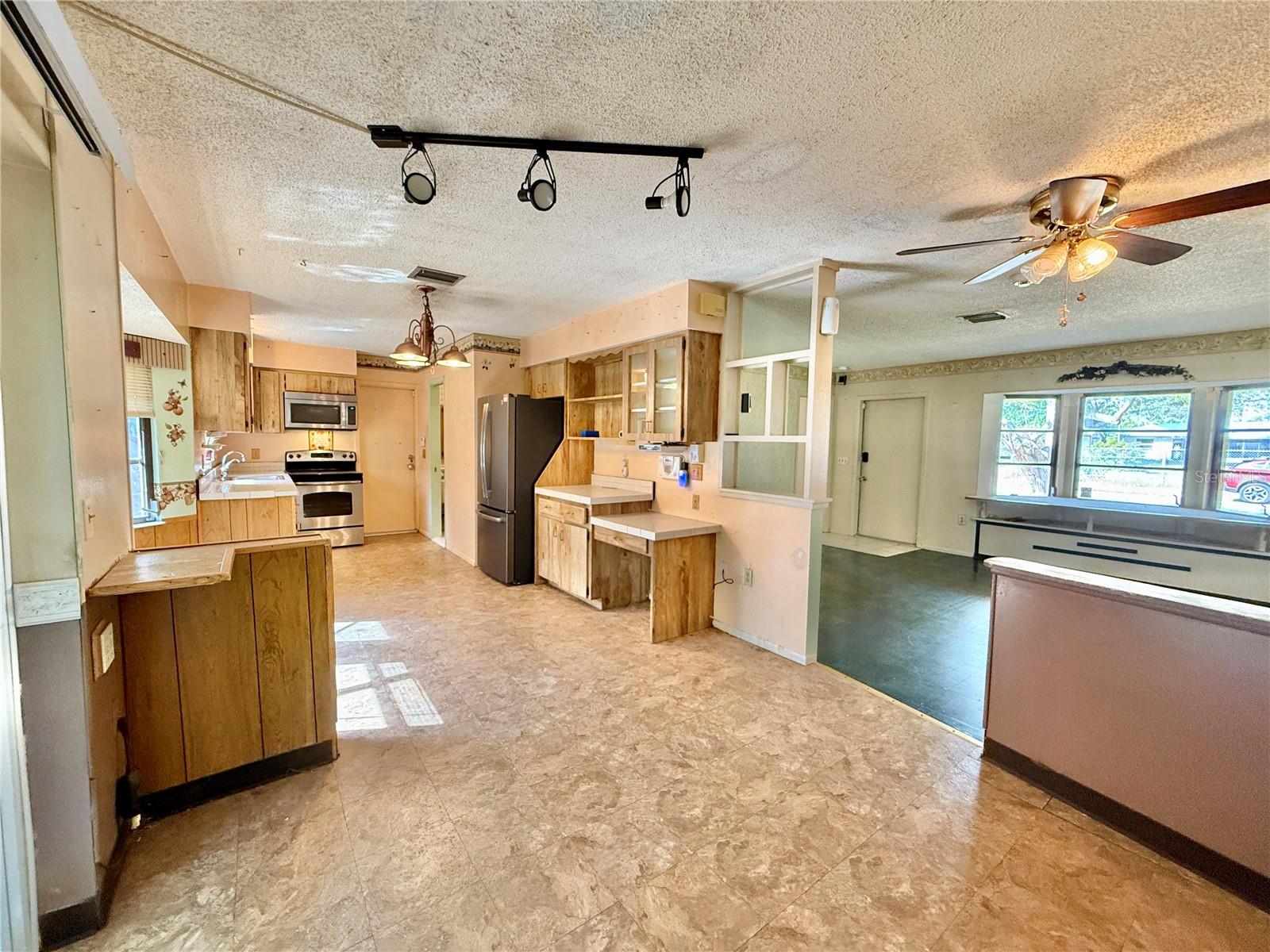 Image 6 of 63 For 161 Dragon Road