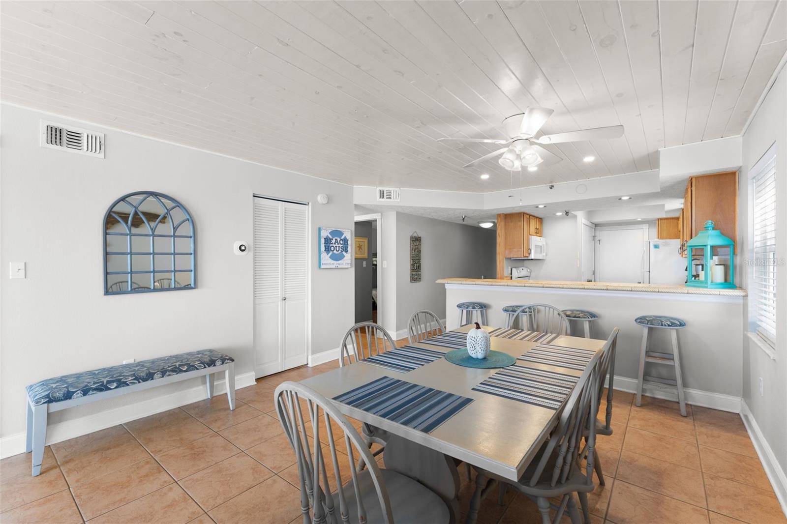 Image 11 of 53 For 14300 Gulf Boulevard 201