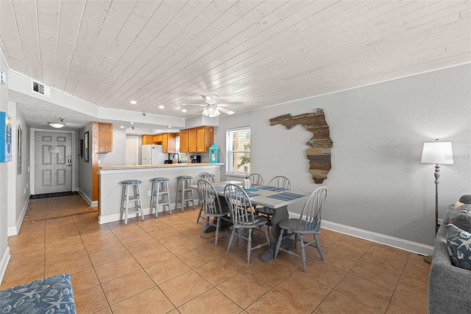 Image 13 of 53 For 14300 Gulf Boulevard 201