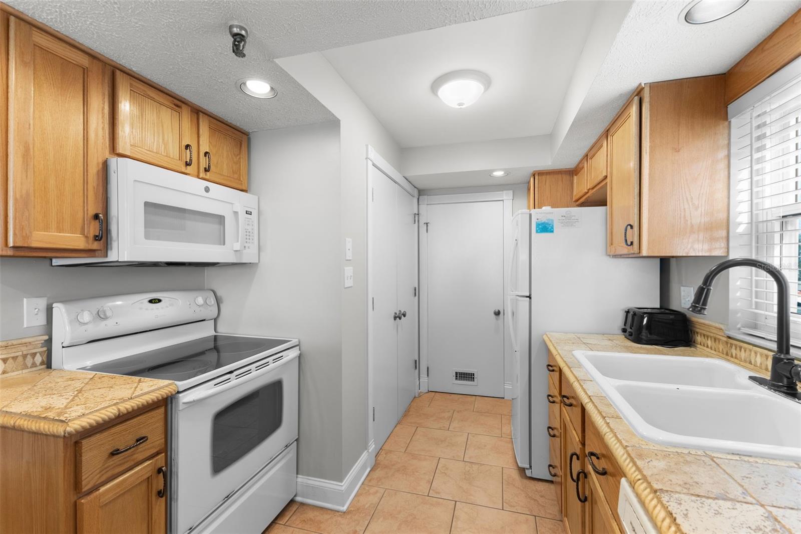 Image 16 of 53 For 14300 Gulf Boulevard 201