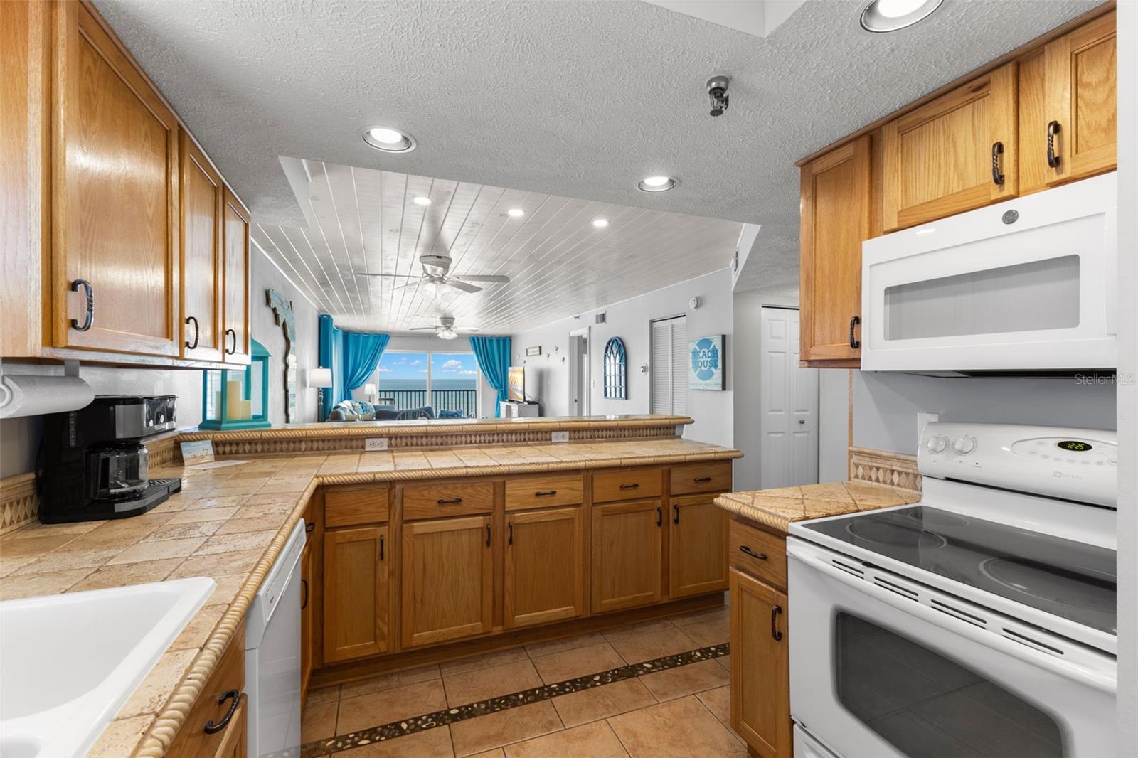 Image 17 of 53 For 14300 Gulf Boulevard 201