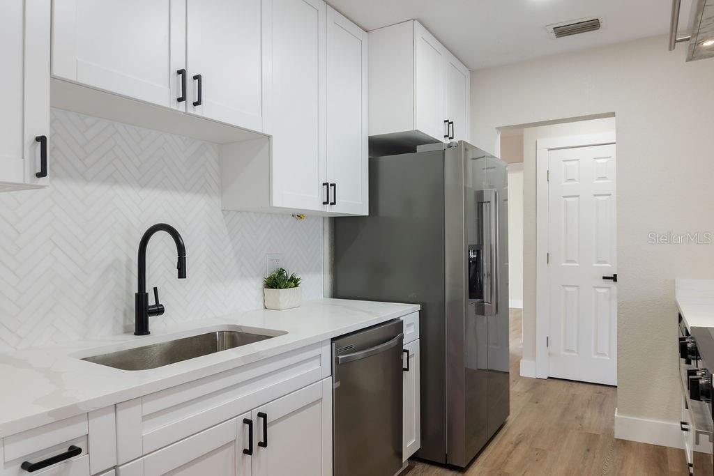 Image 11 of 34 For 4027 Waring Drive