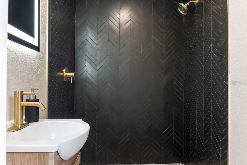 Image 19 of 34 For 4027 Waring Drive