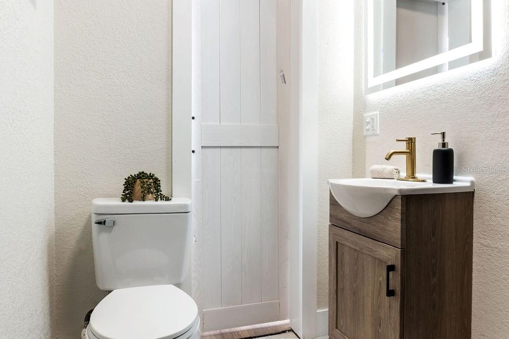 Image 21 of 34 For 4027 Waring Drive