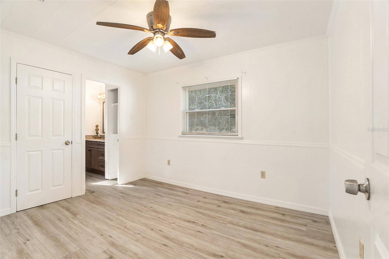 Image 16 of 37 For 1050 Midiron Point