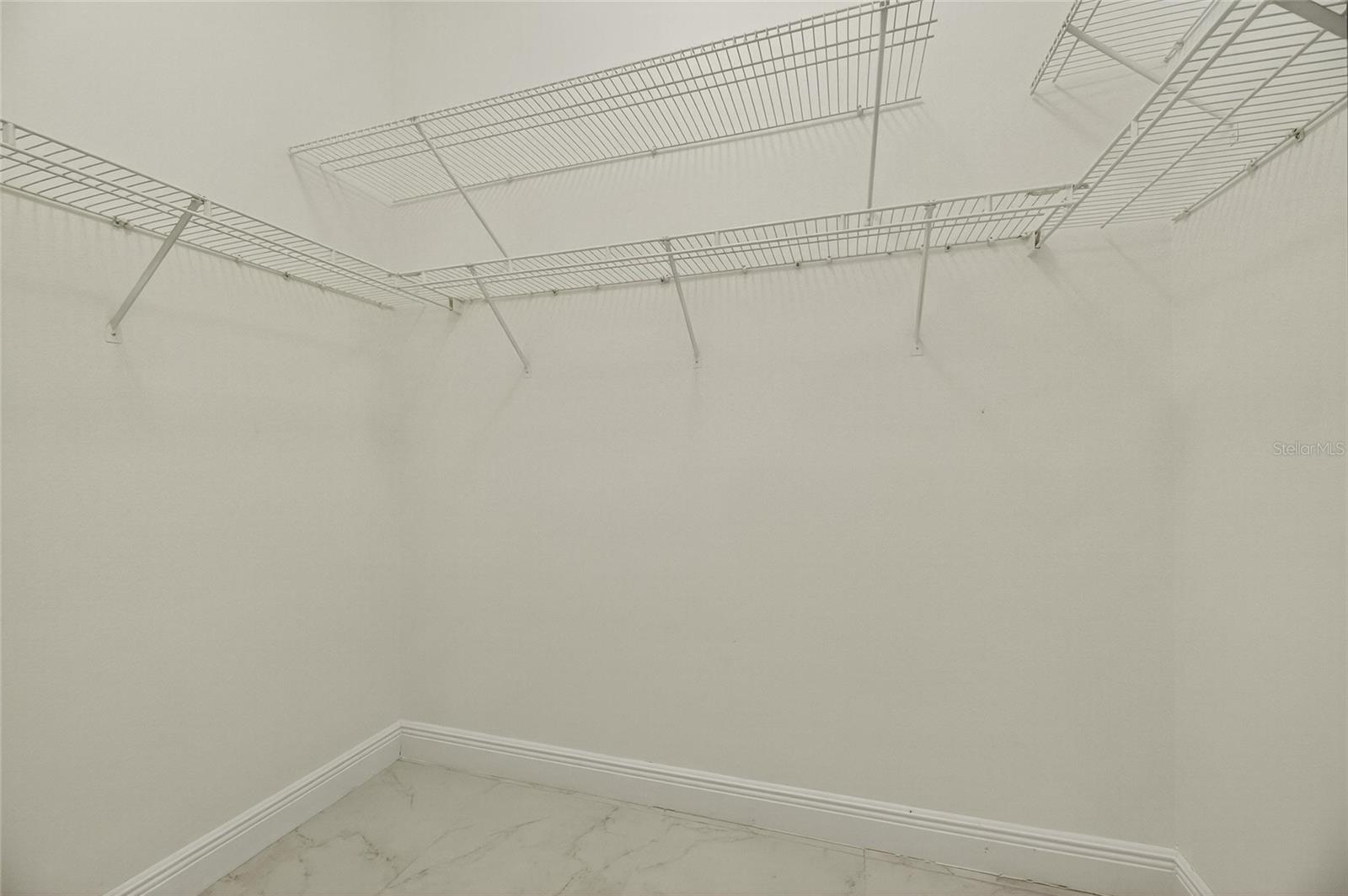 Image 16 of 80 For 172 Lake Shore Drive W