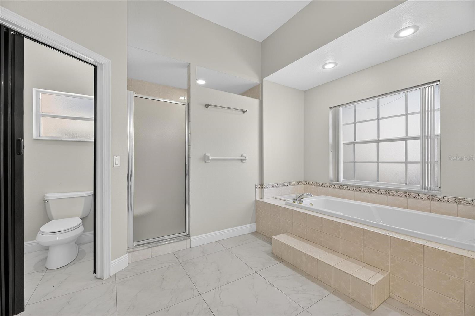 Image 20 of 80 For 172 Lake Shore Drive W