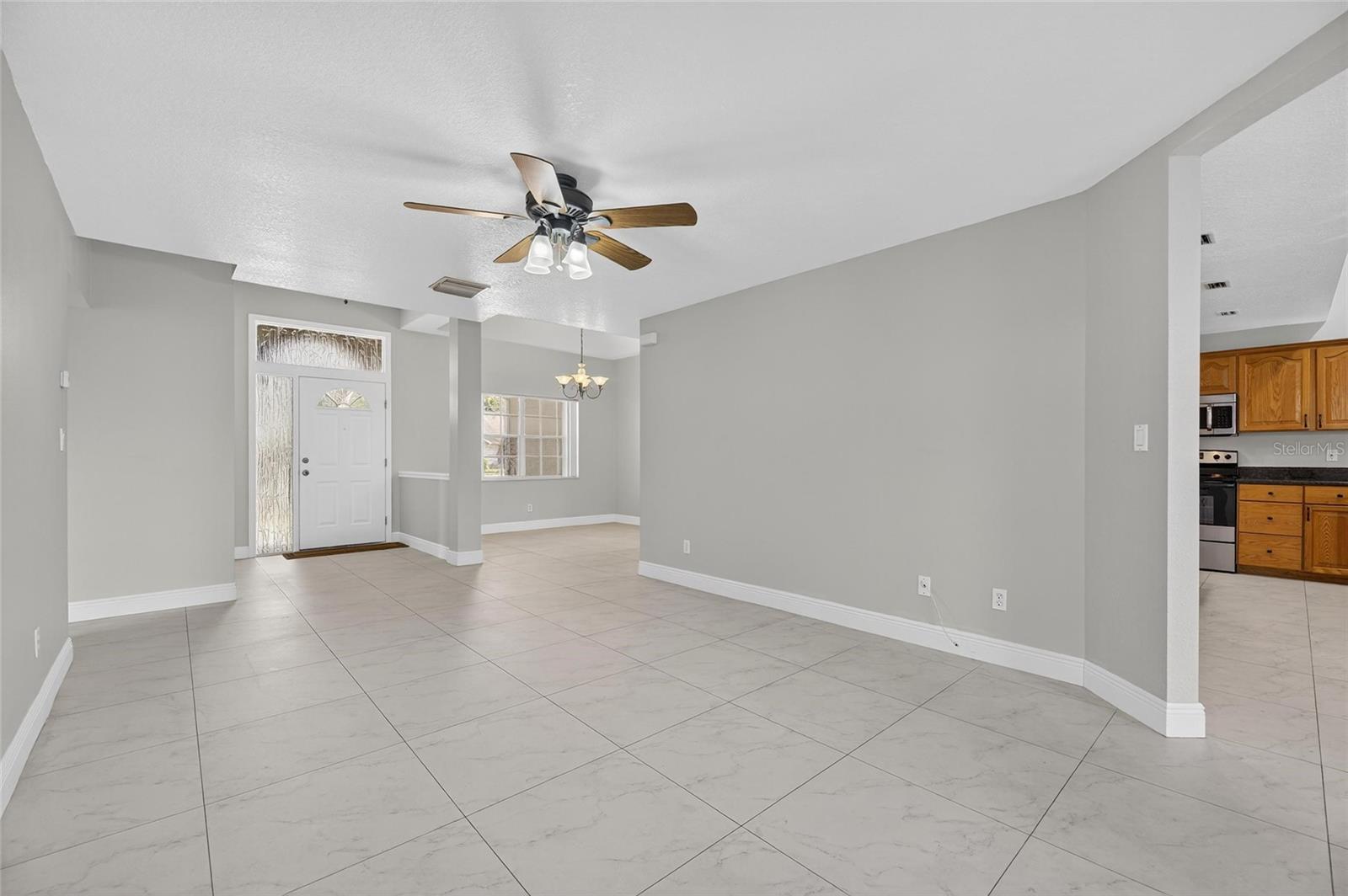 Image 24 of 80 For 172 Lake Shore Drive W