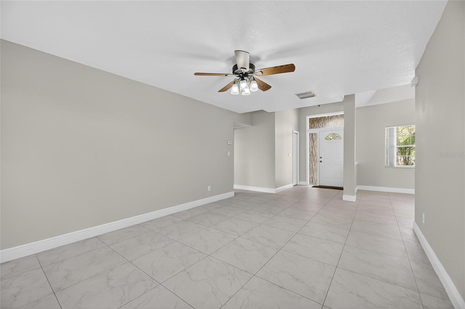 Image 25 of 80 For 172 Lake Shore Drive W